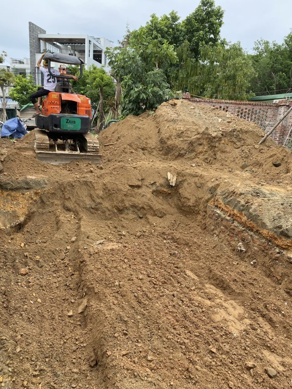 xử lý mặt bằng và đào hồ cá (thực tế công trình)