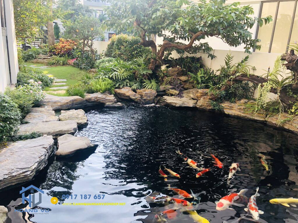 thiet-ke-ho-ca-koi-trong-san-vuon