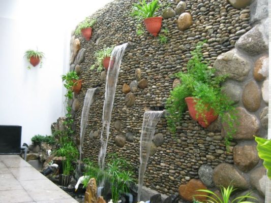 trang trí tường sân vườn