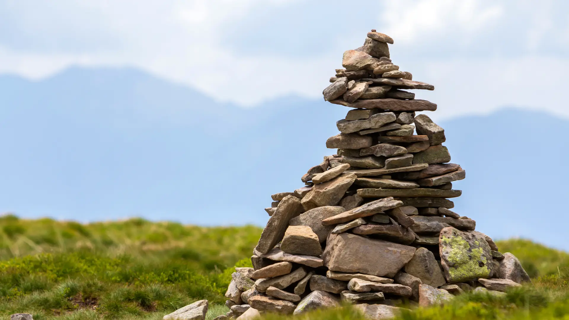 Núi đá nhân tạo